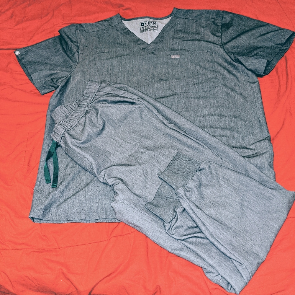 Figs scrub joggers XL(S) and Figs scrub top XXL.